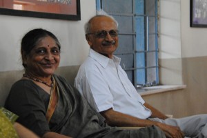 Surendra et Warsha Joshi responsables de l'accueil à Vadodara
