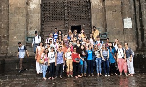 J'envoie en pièce jointe une photo d'un groupe de jeunes en Inde, pour Morlaix k125a, en 4col Merci ! Maryvonne