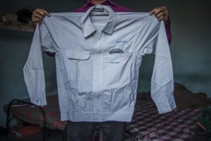 4612426_6_ca3f_ajit-singh-avec-son-uniforme-de-travail-les_09a80e66e8c16cccf2650b7fb2ab4d93