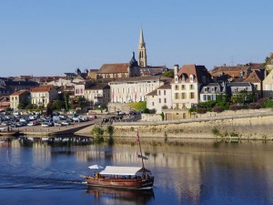 Bergerac-gabarre-sur-la-Dordogne-Pays-de-Bergerac