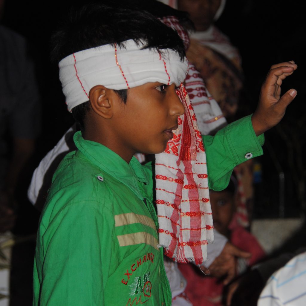 Enfant dansant pour le Bihu