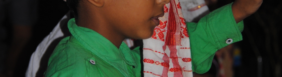 Enfant dansant pour le Bihu